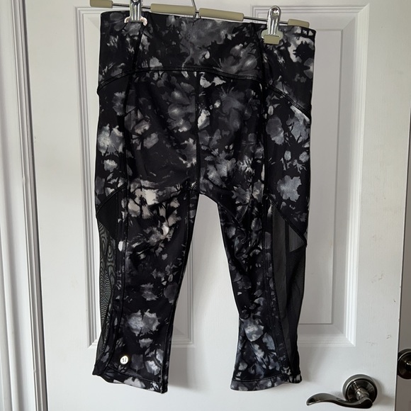 Lululemon Cropped Leggings - Picture 6 of 7